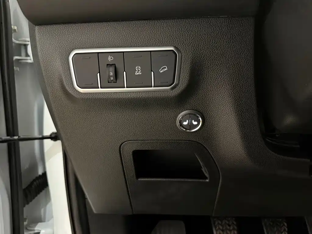 Haval M6 2023 — фото 16