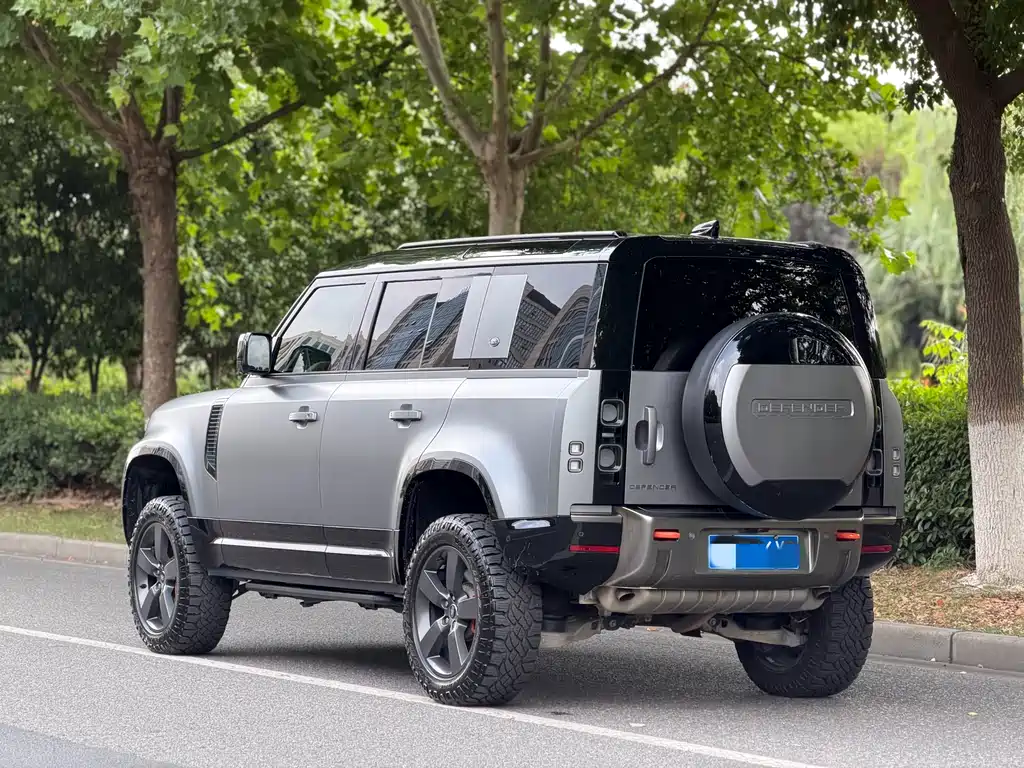 Land Rover Defender 2023 — фото 5