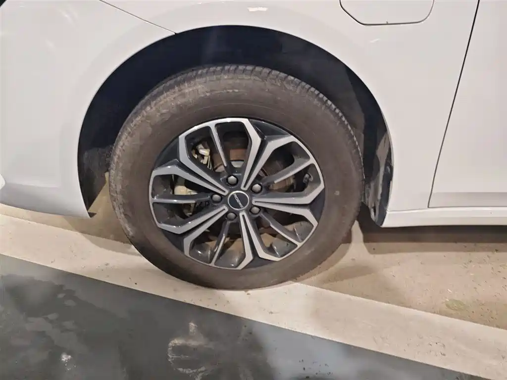 Roewe i6 MAX New Energy 2024 — фото 23