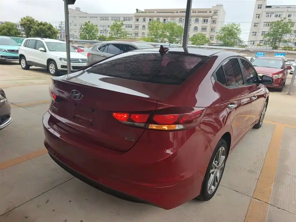 Hyundai Elantra 2018 — фото 7