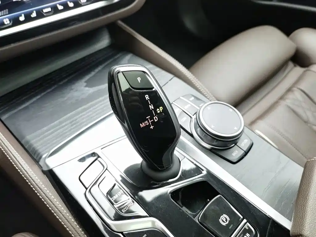BMW 5 Series 2023 — фото 13