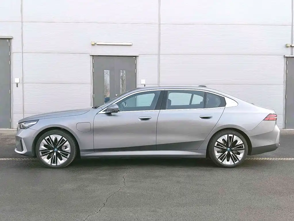 BMW i5 2025 — фото 3