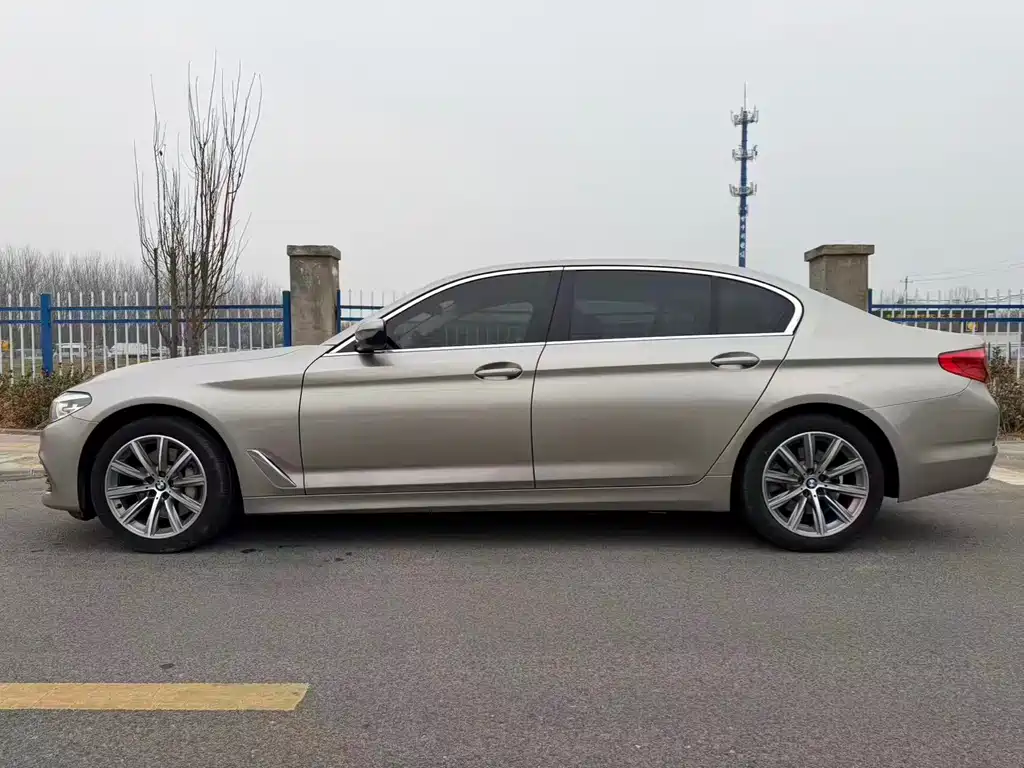 BMW 5 Series 2018 — фото 8