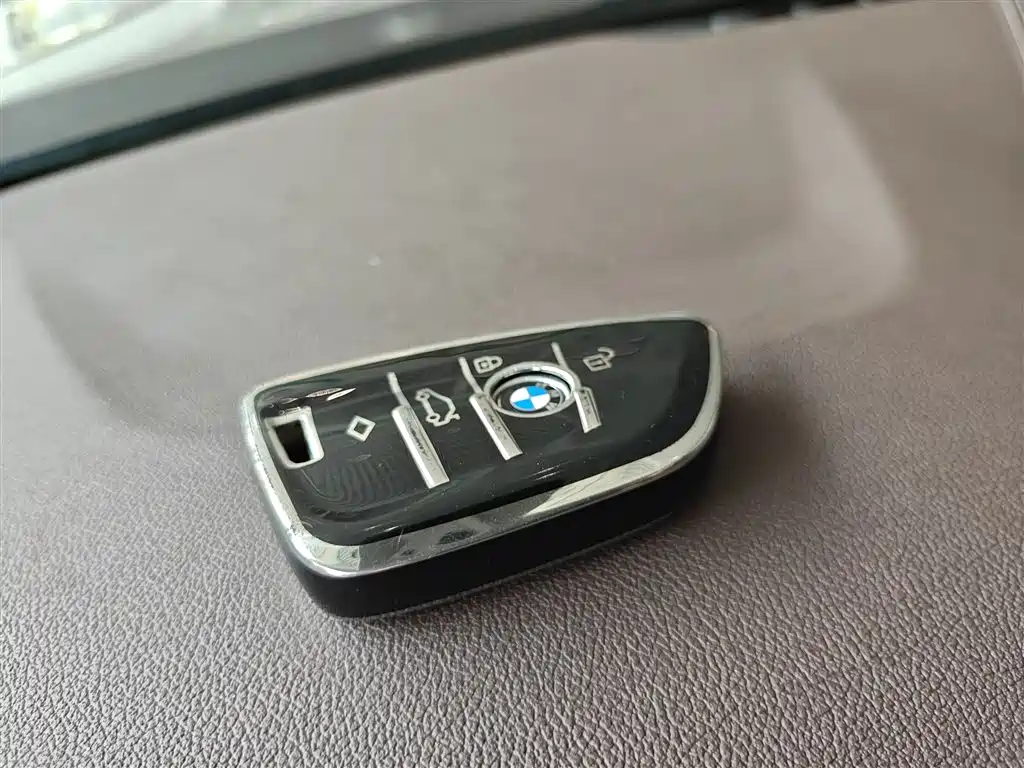 BMW 5 Series 2020 — фото 9