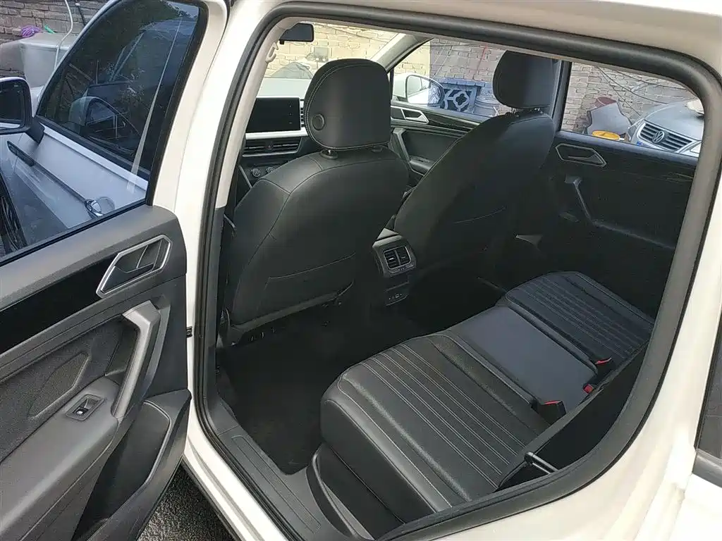 Volkswagen Tiguan L 2022 — фото 17