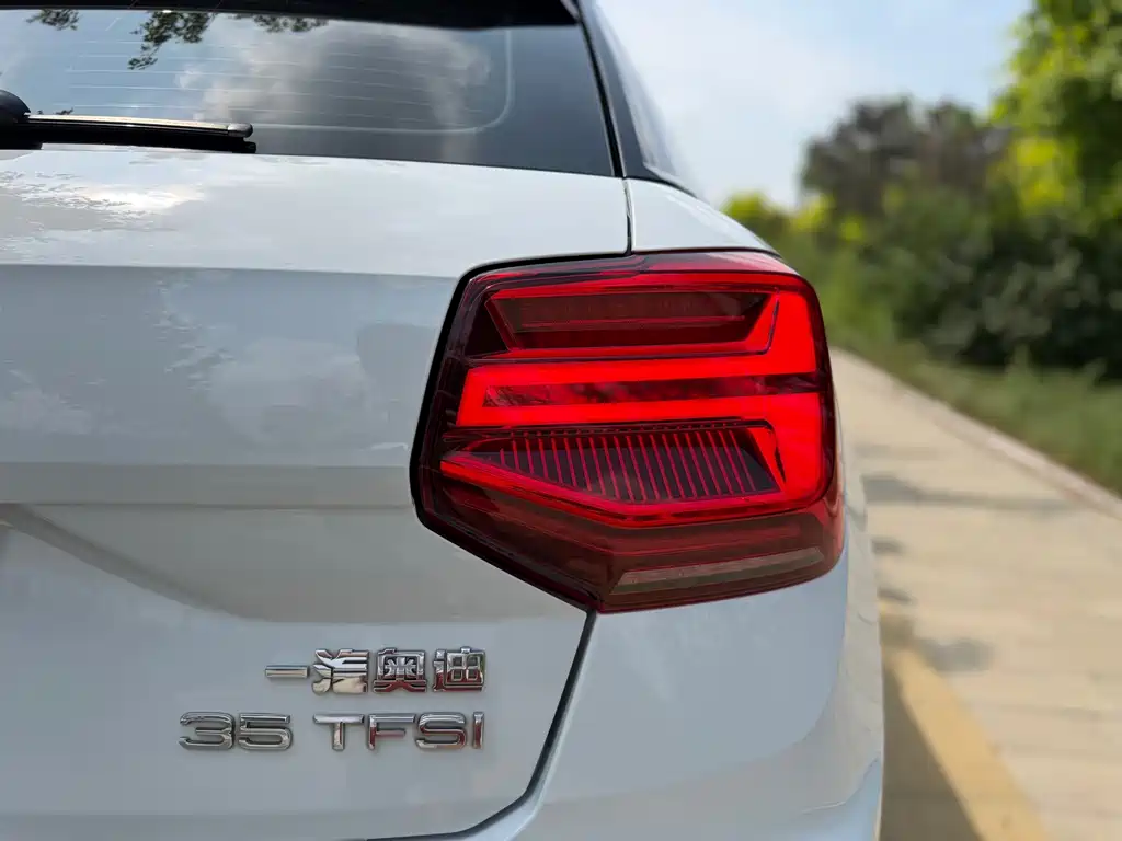 Audi Q2L 2023 — фото 20