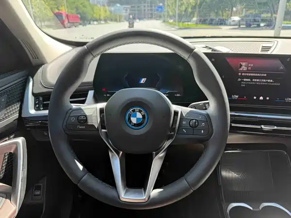 BMW iX1 2024