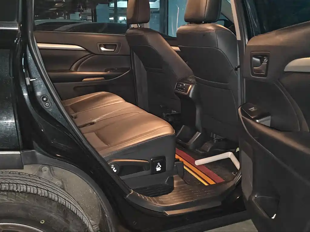 Toyota Highlander 2020 — фото 10
