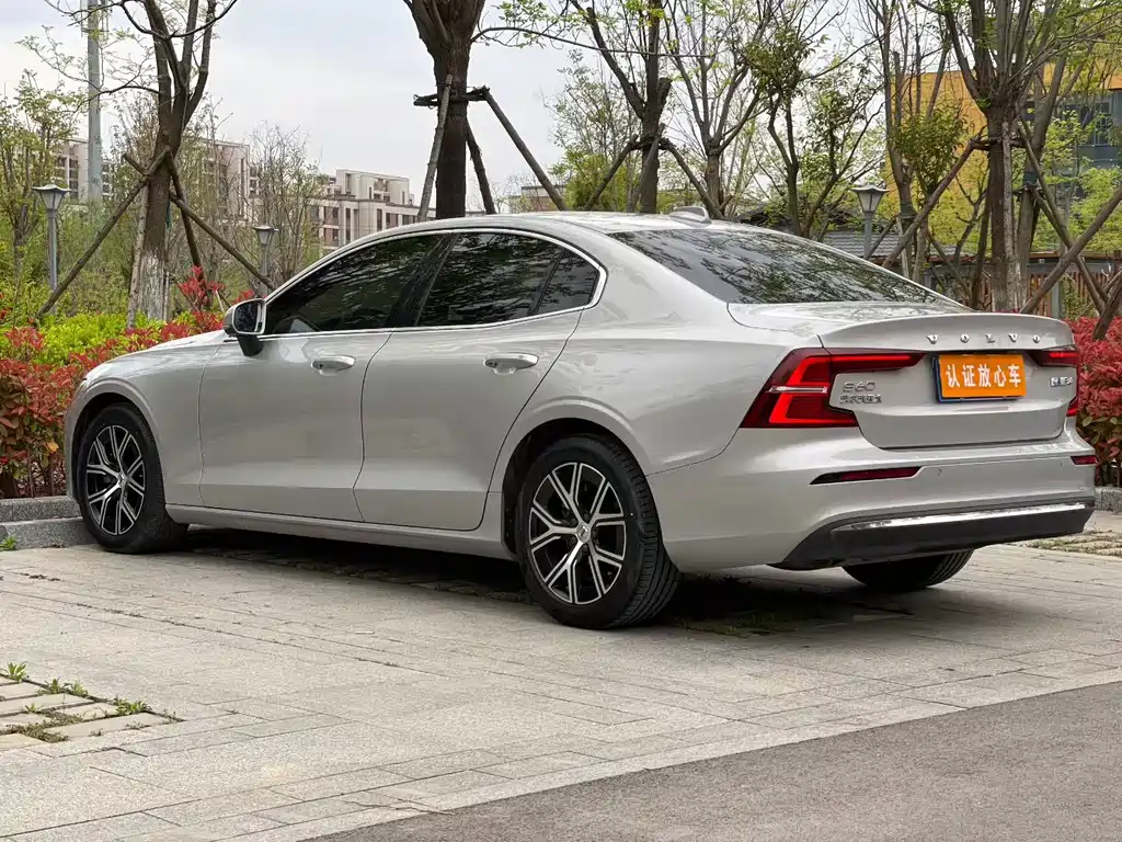 Volvo S60 2023 — фото 7
