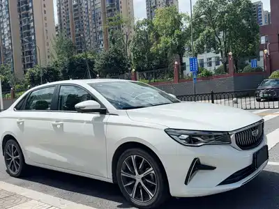 Geely Emgrand 2022