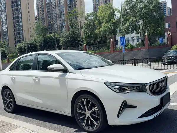 Geely Emgrand 2022