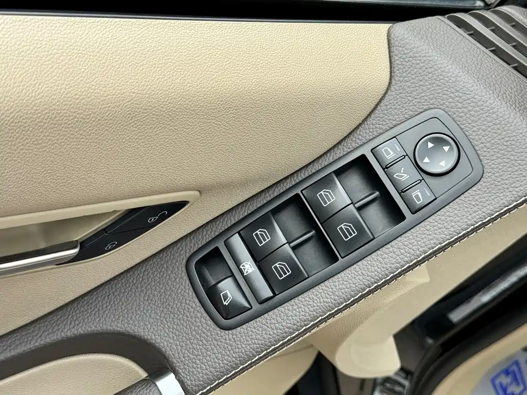 Mercedes-Benz R-Class 2011 — фото 20