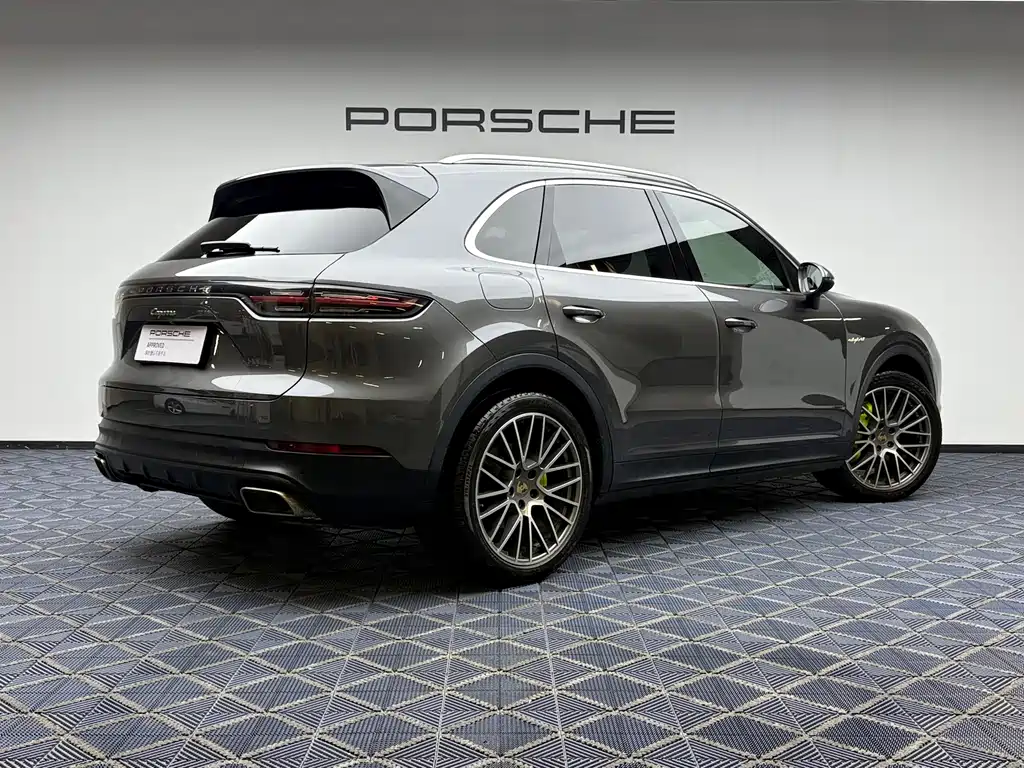 Porsche Cayenne Hybrid 2022 — фото 2