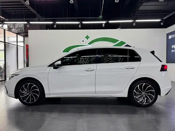 Volkswagen Golf 2021
