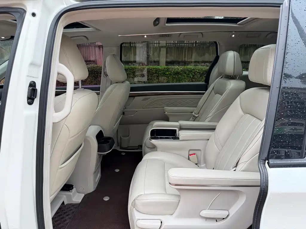GAC Motor Trumpchi M8 2018 — фото 9