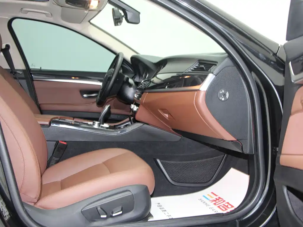 BMW 5 Series 2015 — фото 11