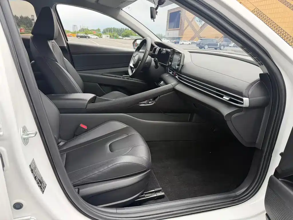 Hyundai Elantra 2022 — фото 14