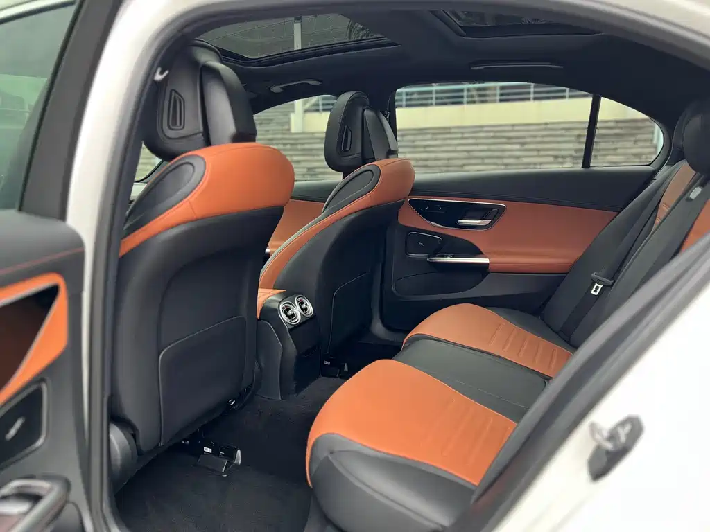 Mercedes-Benz C-Class 2024 — фото 14
