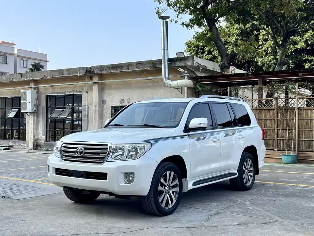 Toyota Land Cruiser 2016 — фото 1