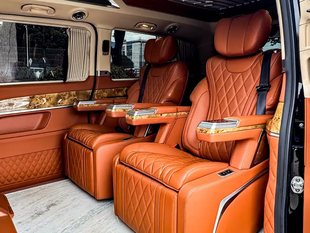 Mercedes-Benz V-Class 2023 — фото 9