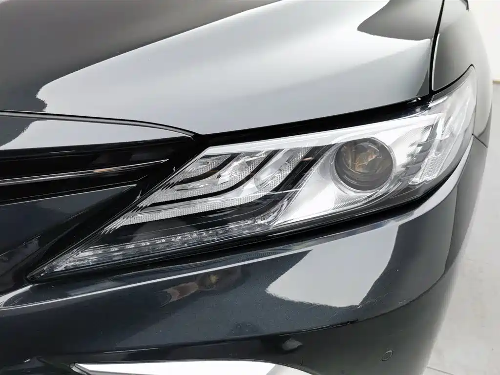Toyota Camry 2022 — фото 7