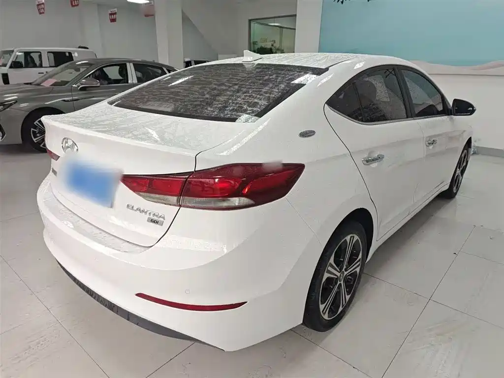 Hyundai Elantra 2018 — фото 7
