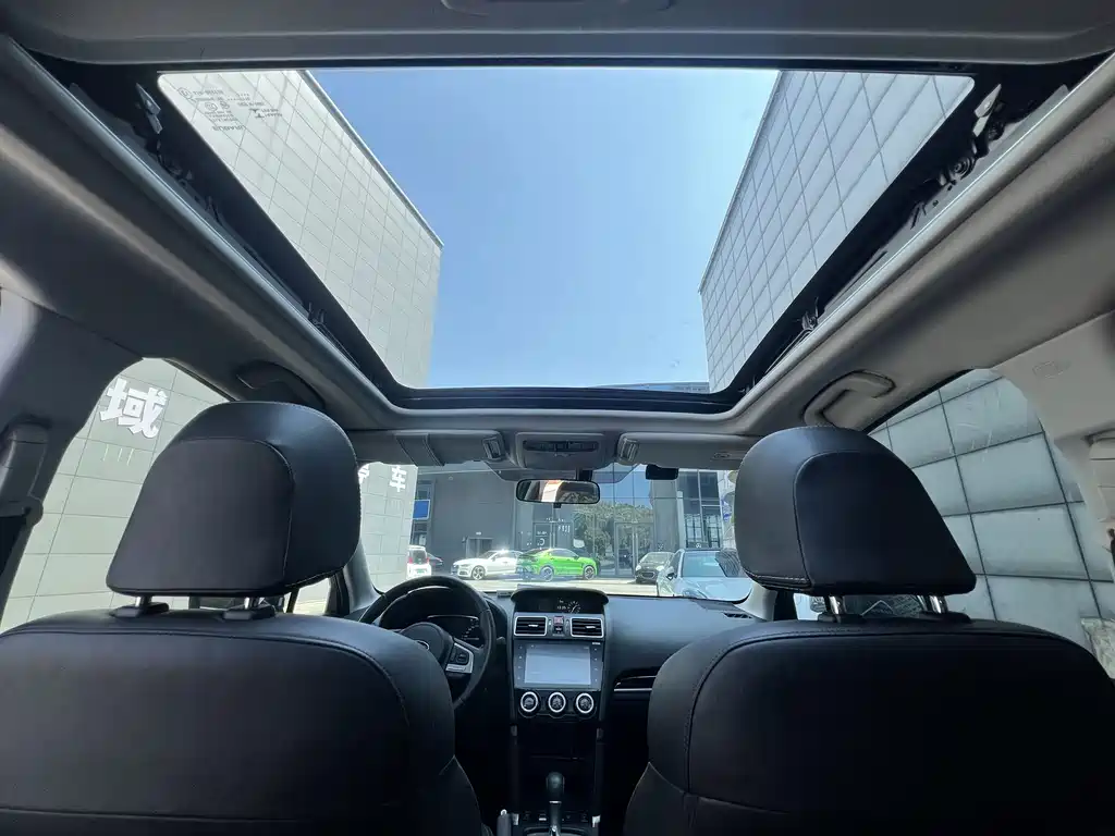 Subaru Forester 2018 — фото 12