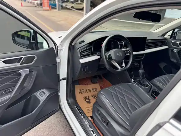 Volkswagen Tiguan L Plug-In Hybrid 2023