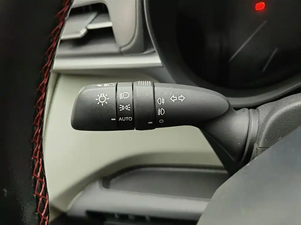 Toyota Sienna 2023 — фото 21