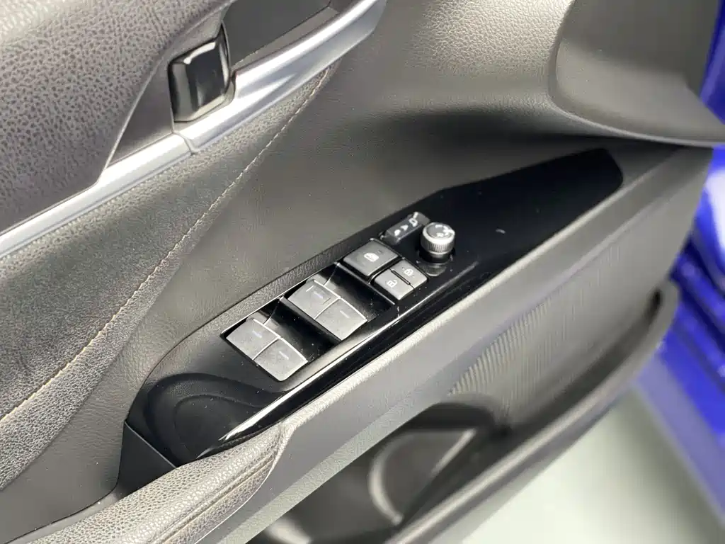 Toyota Camry 2023 — фото 21