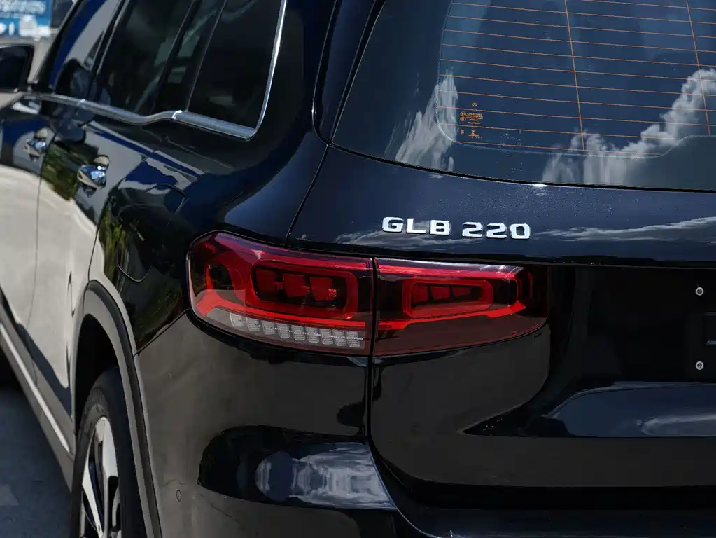 Mercedes-Benz GLB 2023 — фото 18