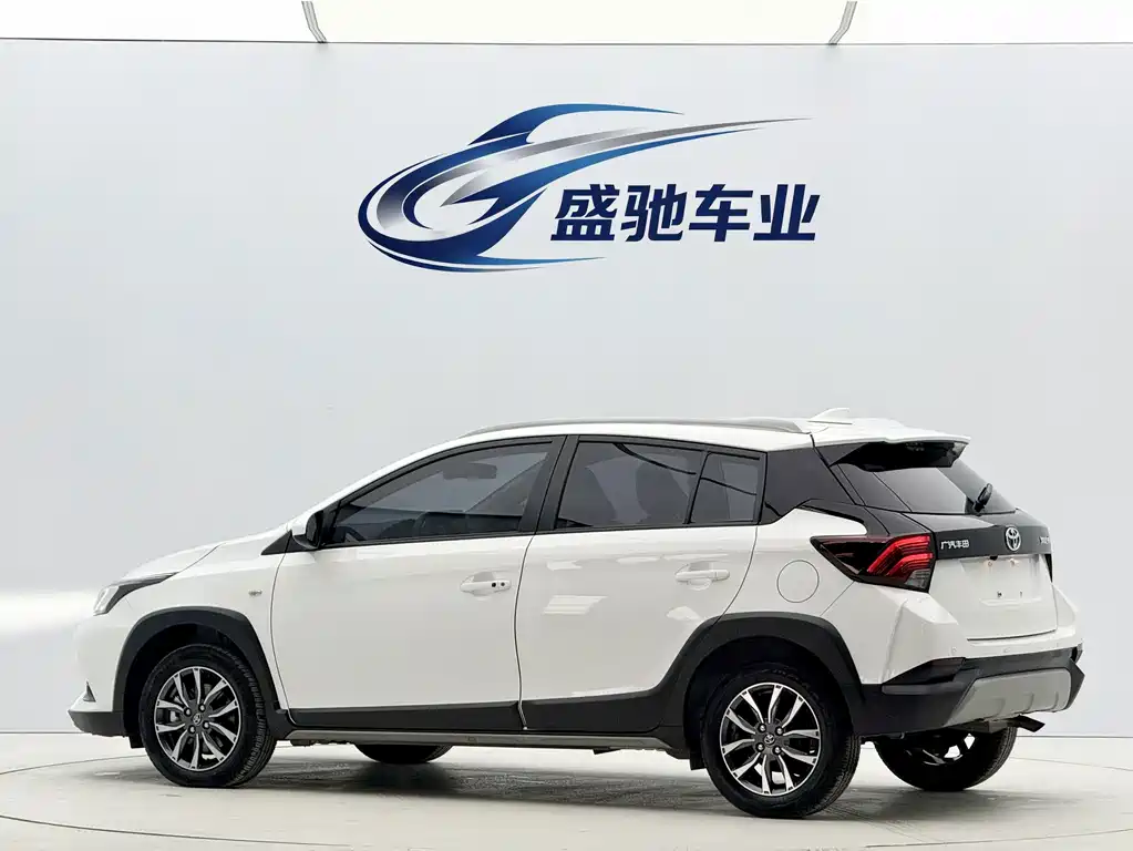 Toyota Yaris L 2022 — фото 4