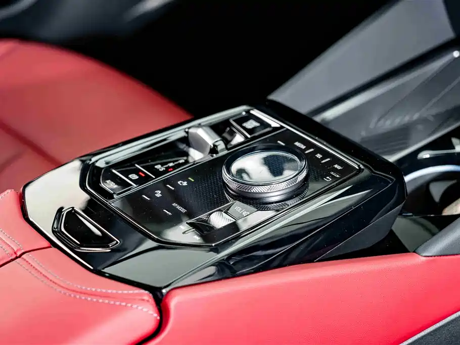 BMW 5 Series 2025 — фото 19
