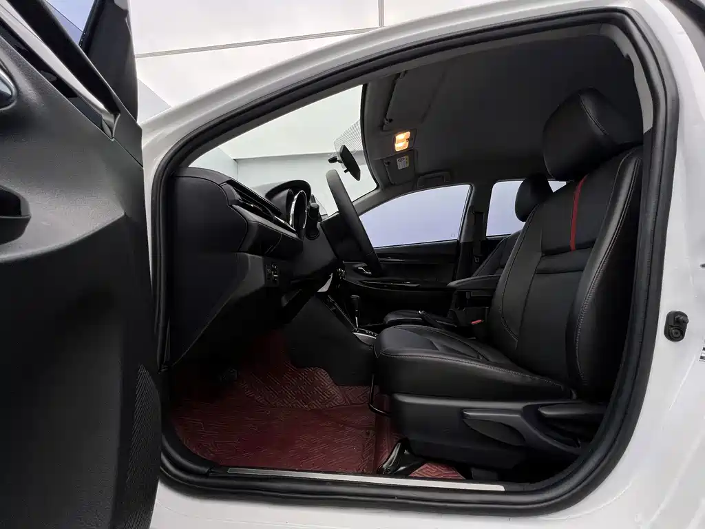 Toyota Yaris L 2022 — фото 17
