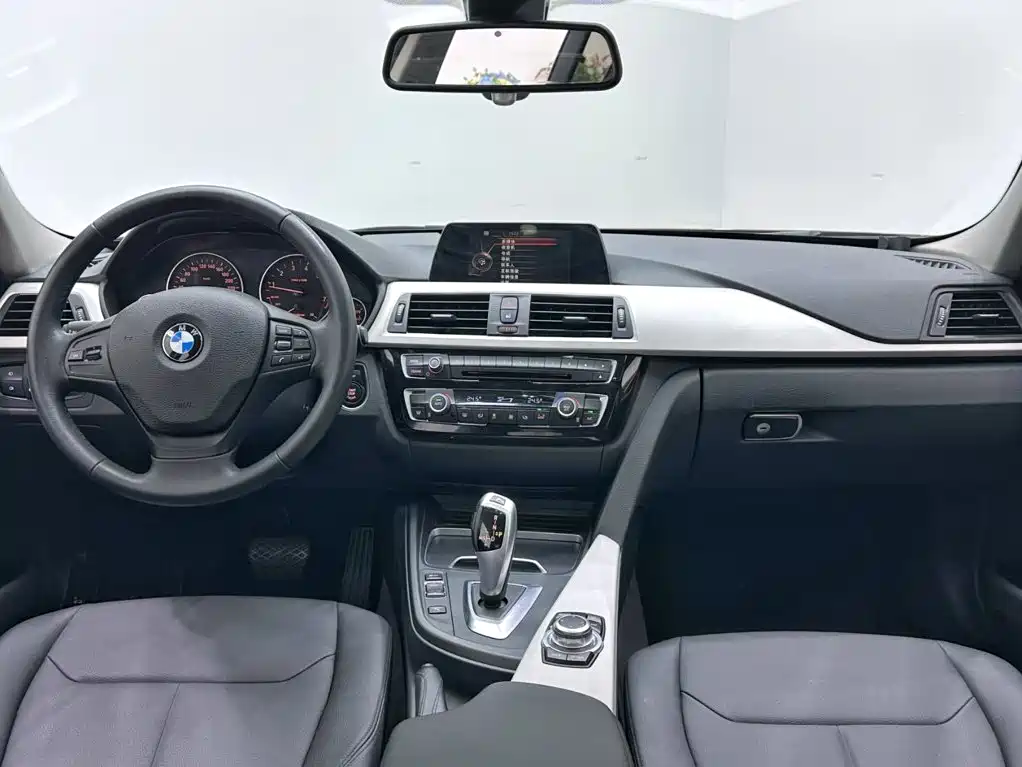 BMW 3 Series 2016 — фото 11