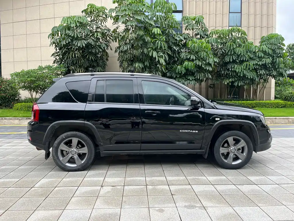 Jeep Compass 2015 — фото 8