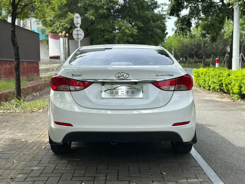 Hyundai Elantra 2013