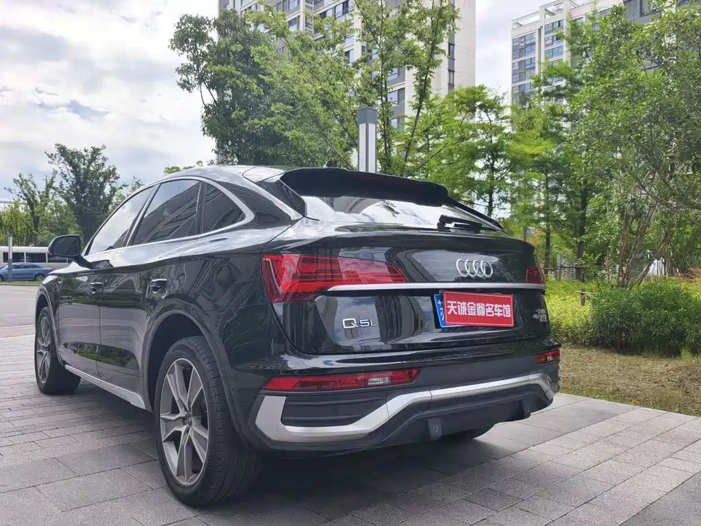 Audi Q5L Sportback 2022 — фото 14