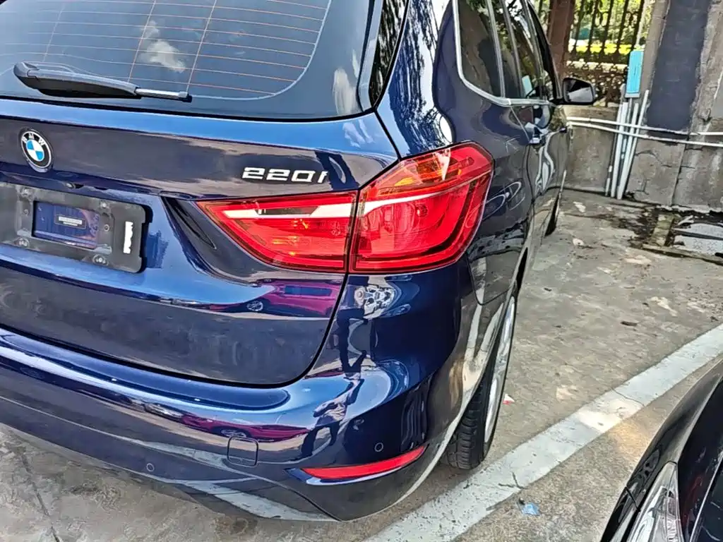 BMW 2 Series Wagon 2019 — фото 8