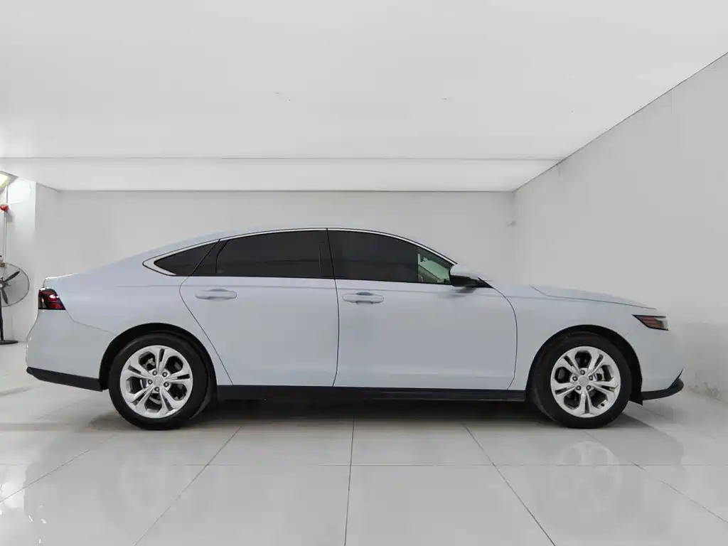 Honda Accord 2023 — фото 11