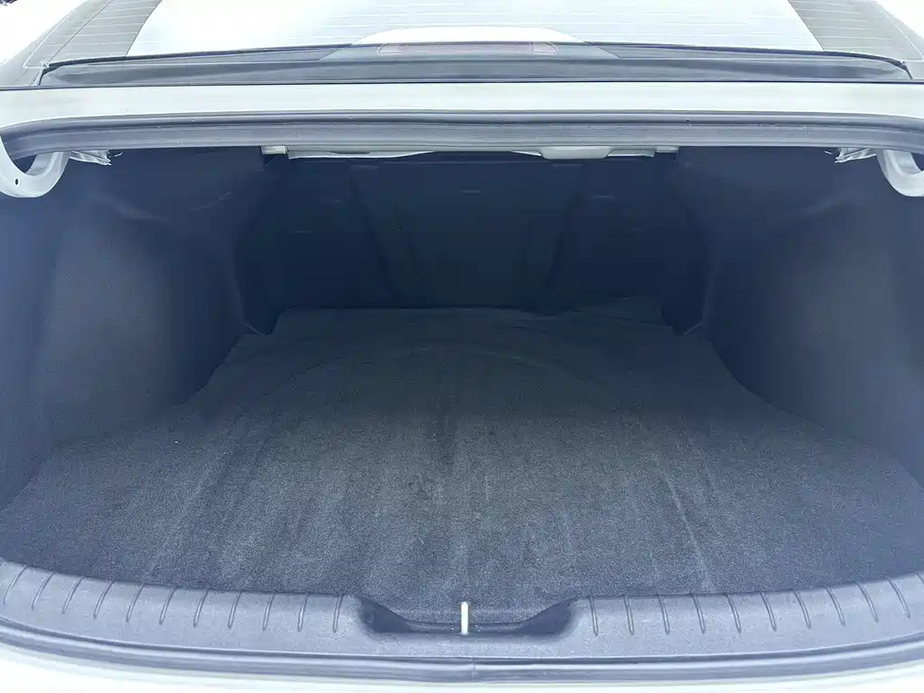 Hyundai Elantra 2023 — фото 21
