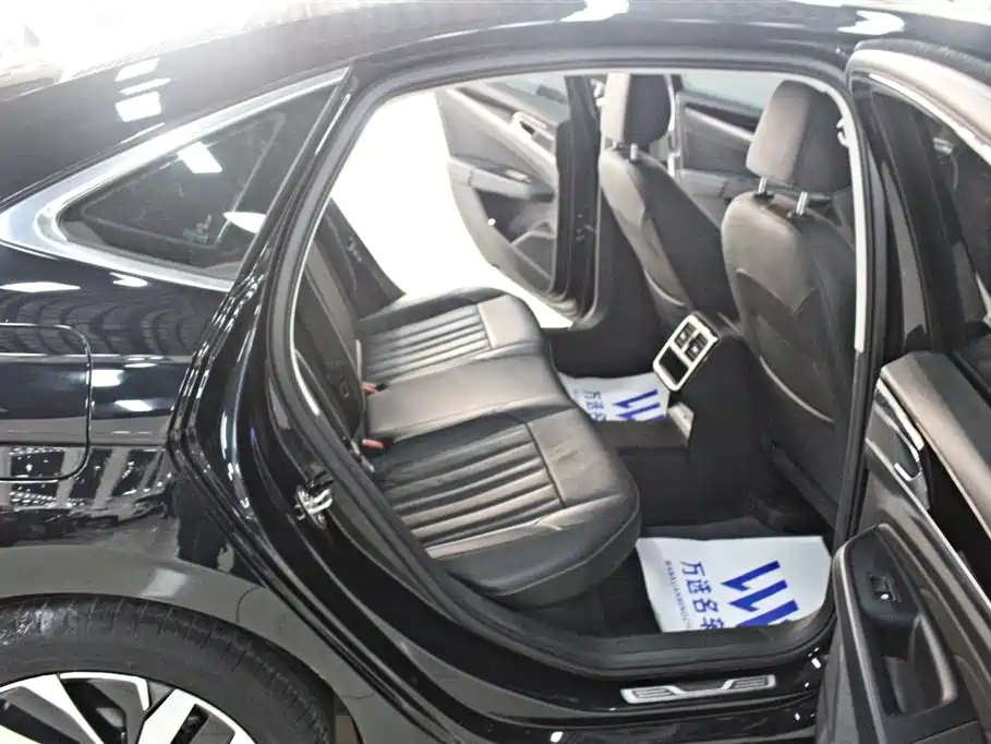 Volkswagen Passat 2022 — фото 12