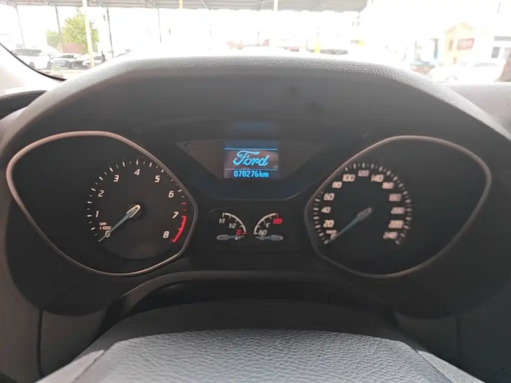 Ford Focus 2015 — фото 12