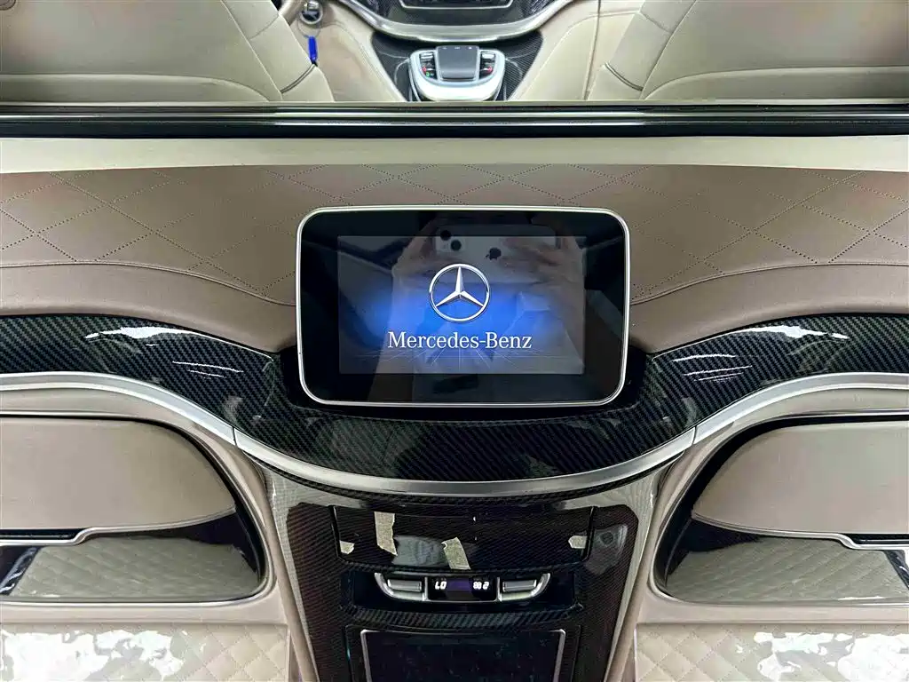Mercedes-Benz V-Class 2023 — фото 11
