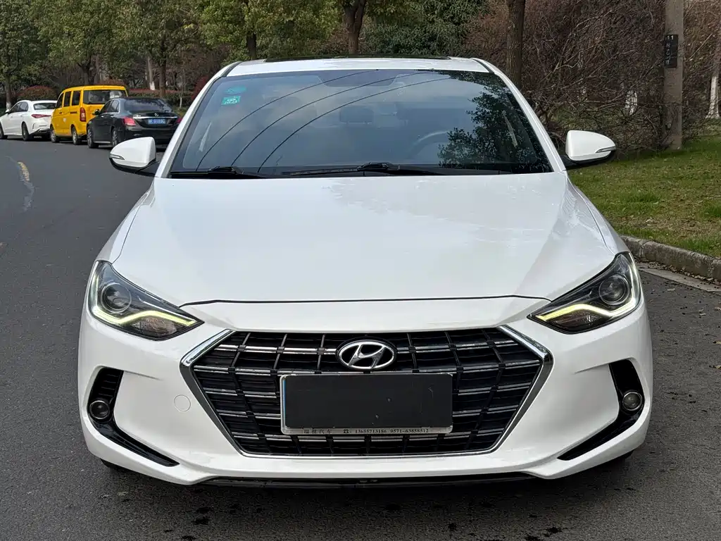 Hyundai Elantra 2019 — фото 2