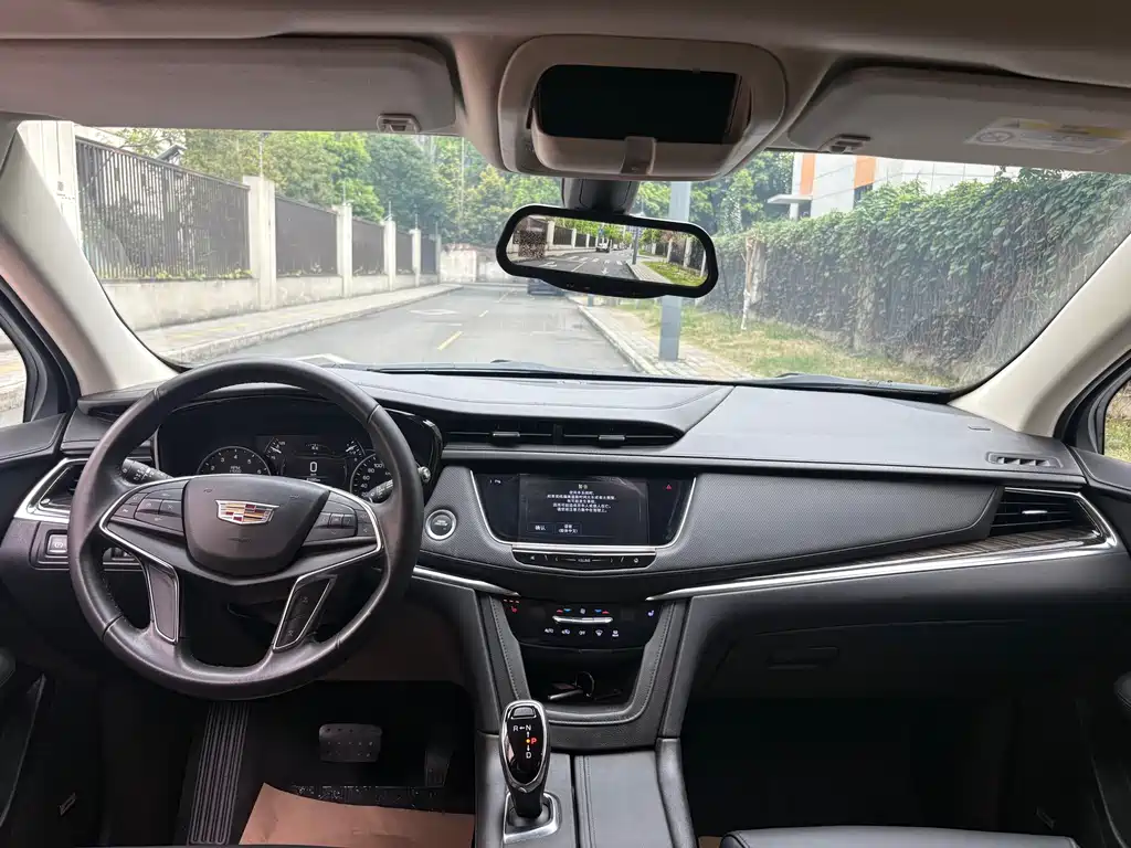 Cadillac XT5 2018 — фото 11