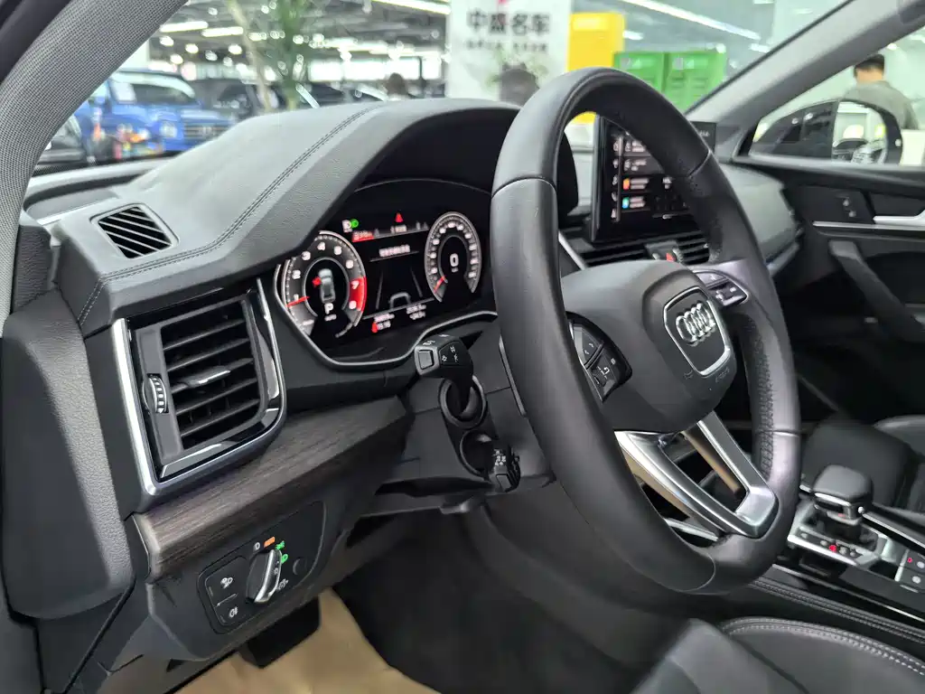 Audi Q5L 2021 — фото 12