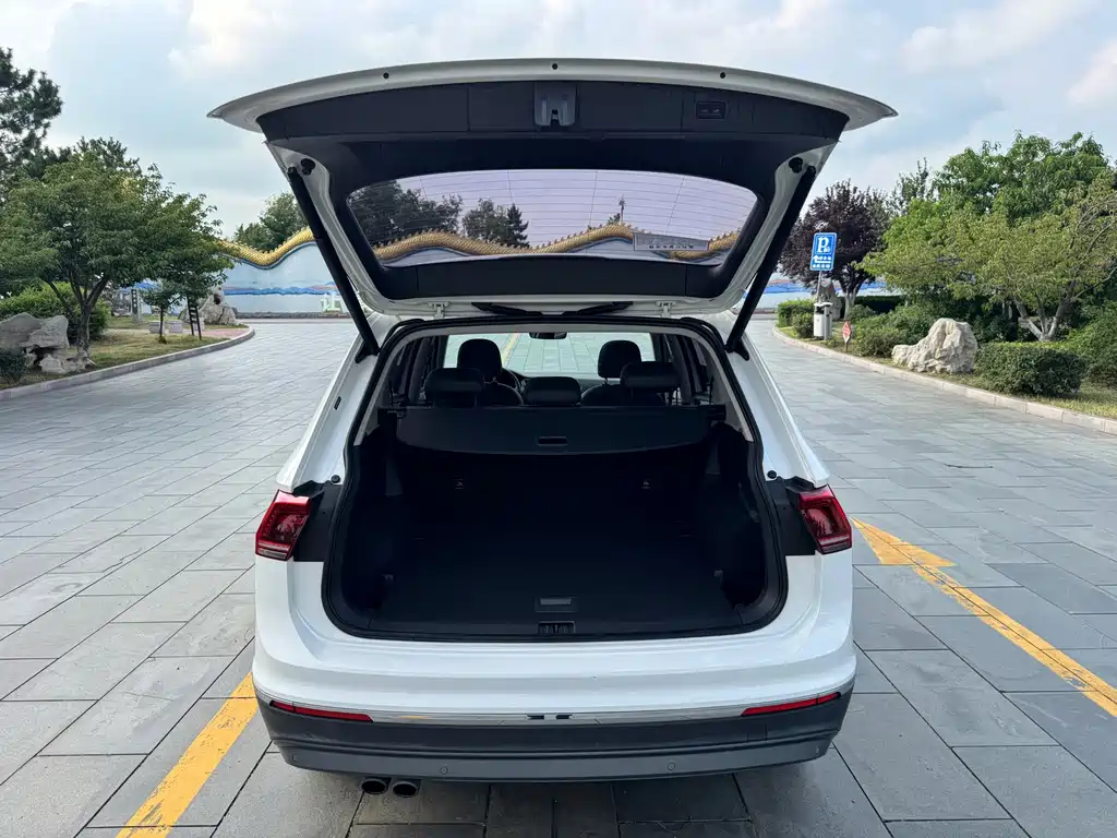 Volkswagen Tiguan L 2018 — фото 20