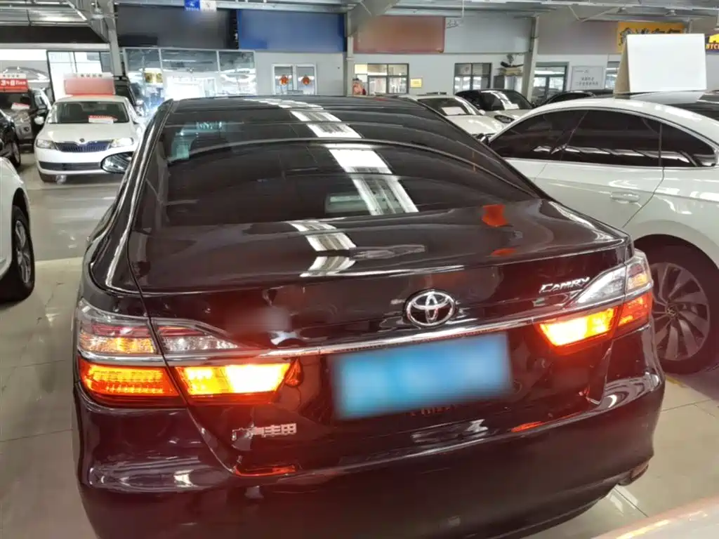 Toyota Camry 2016 — фото 6