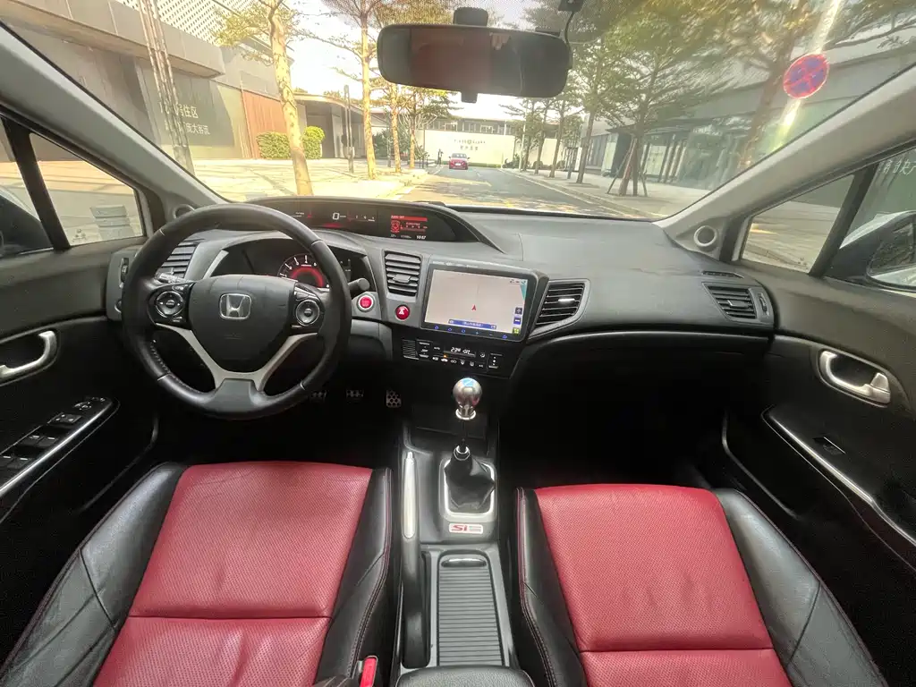 Honda Civic 2015 — фото 29